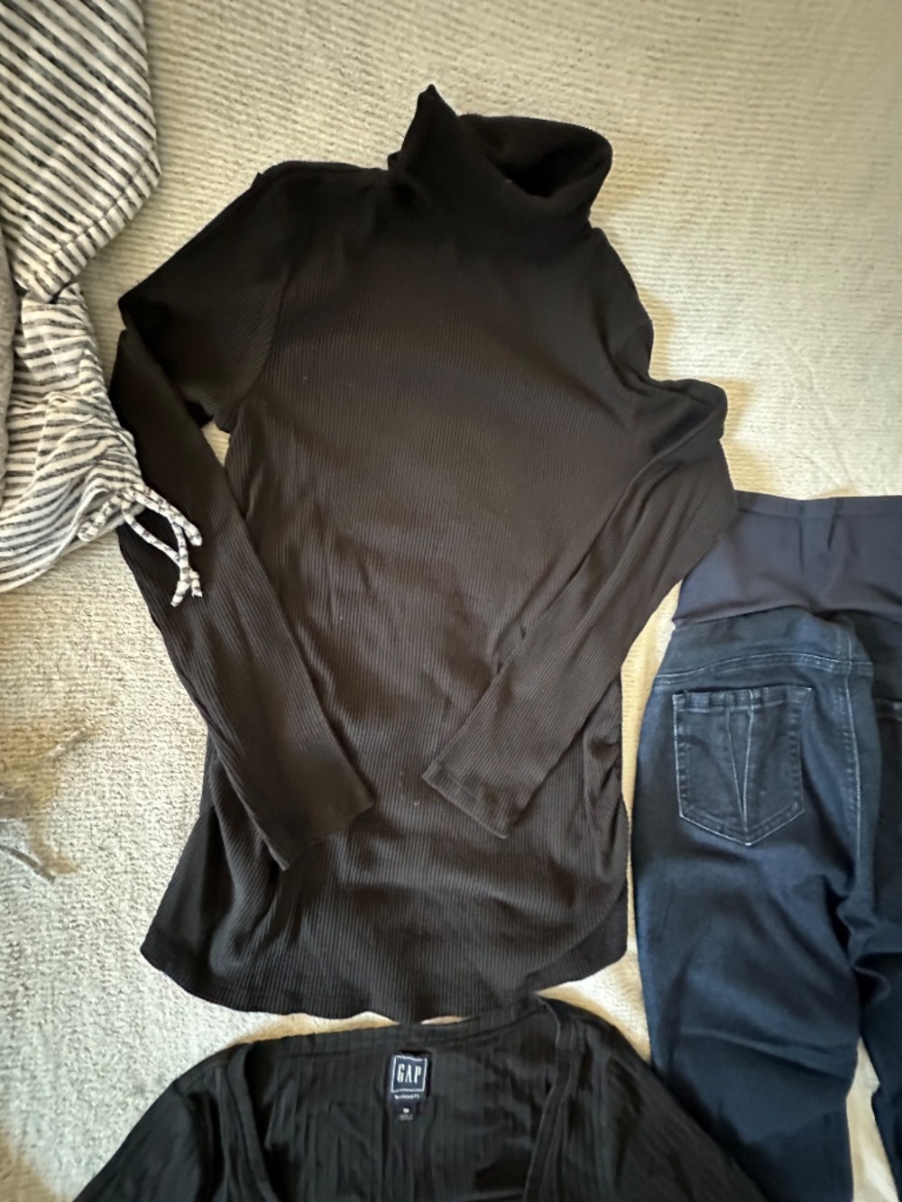 Medium maternity clothes bundle - Picture 5 of 9